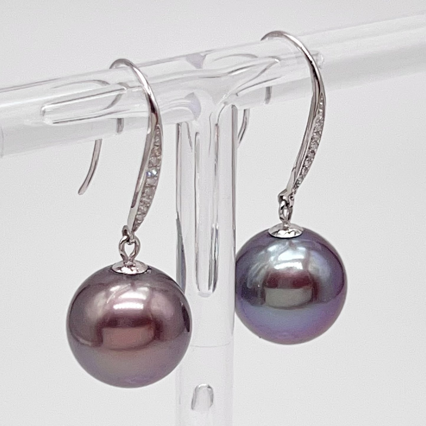 Classic. Metallic Purple Edison Pearl Earring Dangle in Platinum . PT900