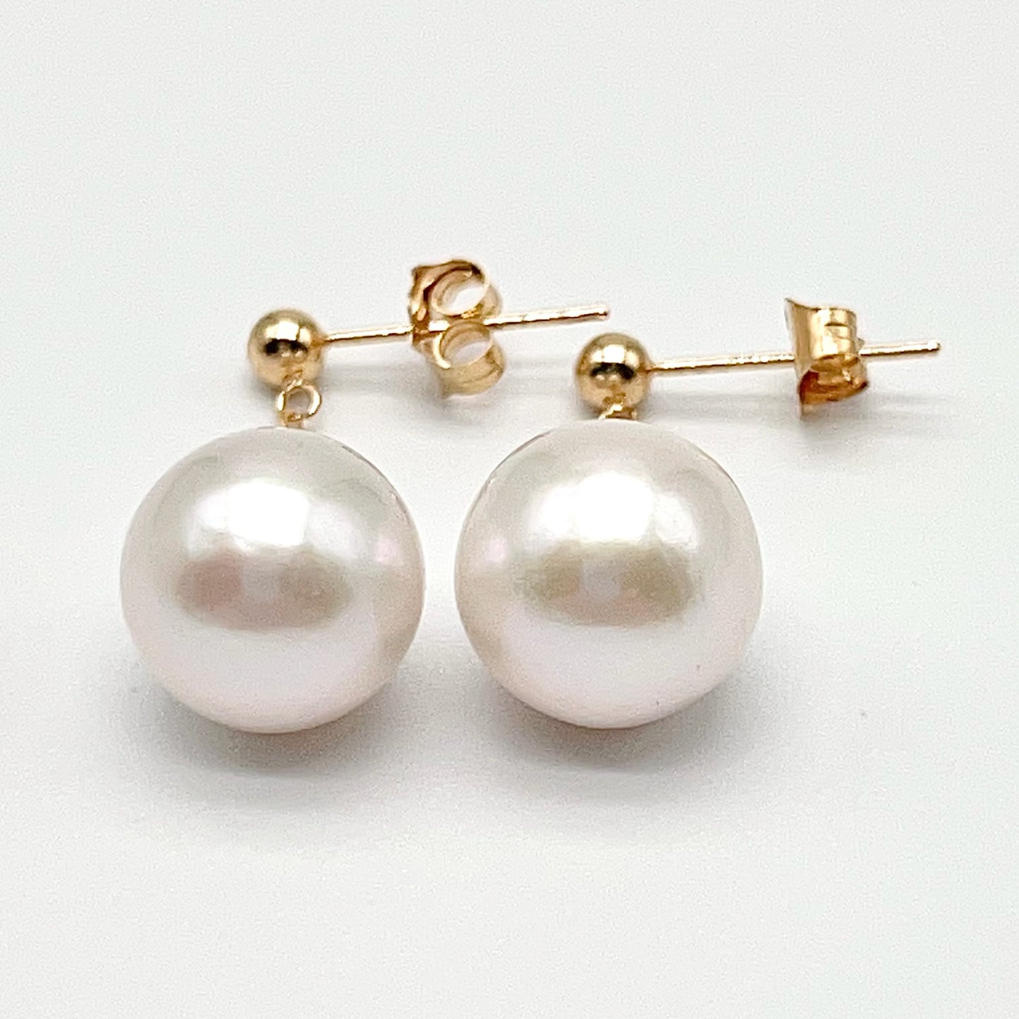 Swing Swing . Edison Pearl Earring Stud in 18K with Chain. White . Top Quality