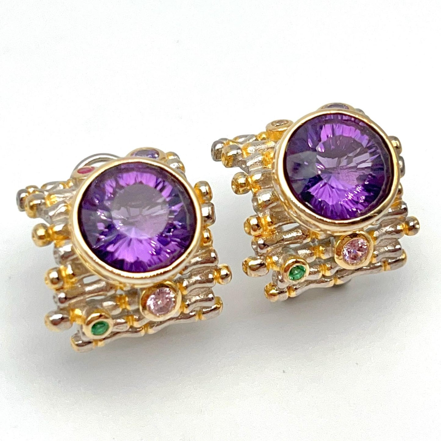 Retro Wind. Earring of Amethyst in Silver. Round. Multi-color Zircon