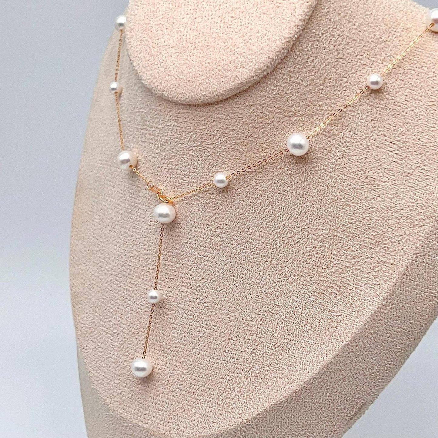 Starlight. 4-7mmWhite Pearl Necklace in 18K Gold