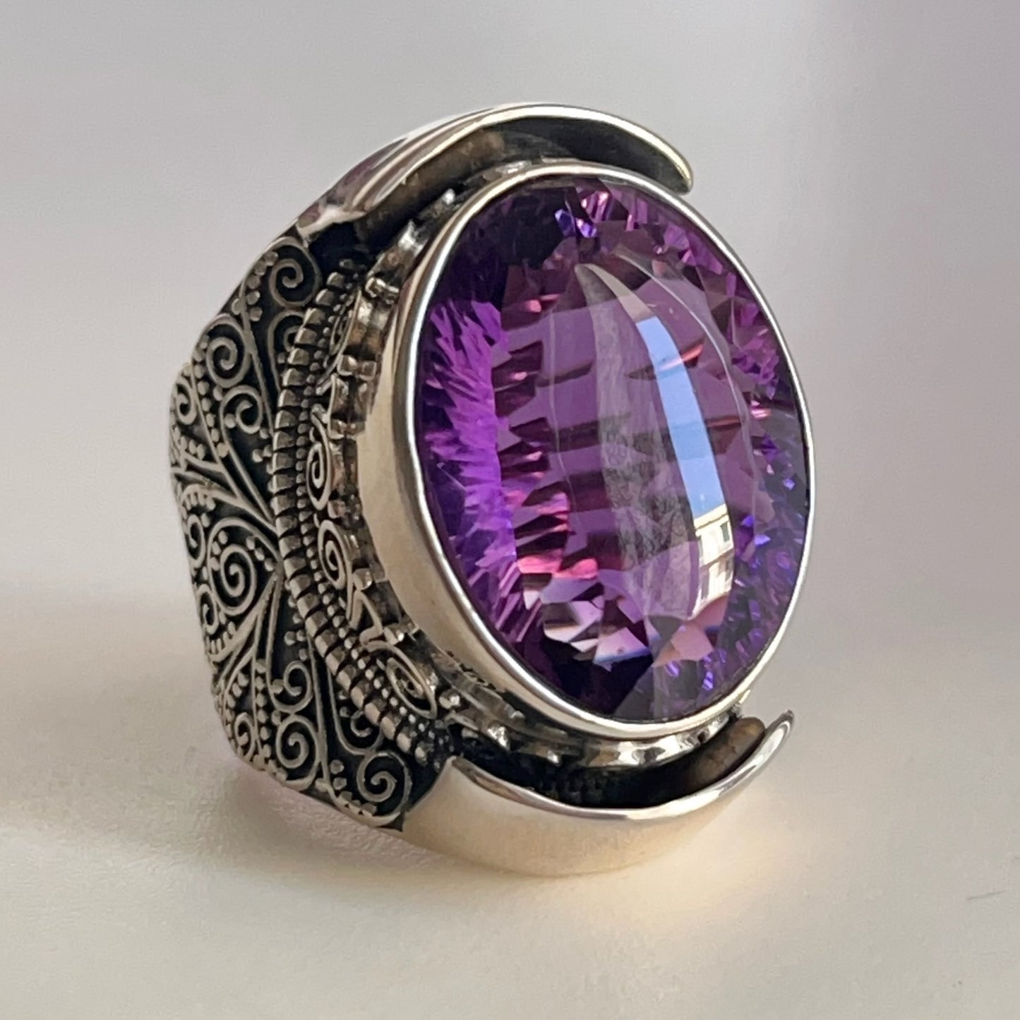 Retro Wind . Amethyst Ring in Silver 925. Oval