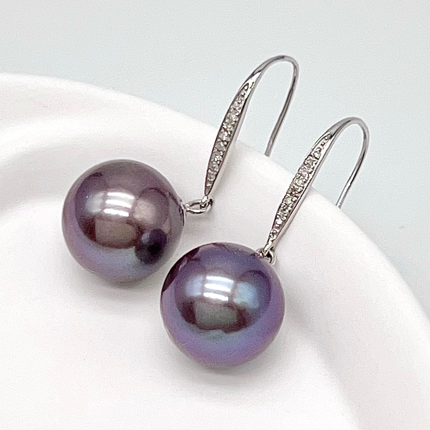 Classic. Metallic Purple Edison Pearl Earring Dangle in Platinum . PT900