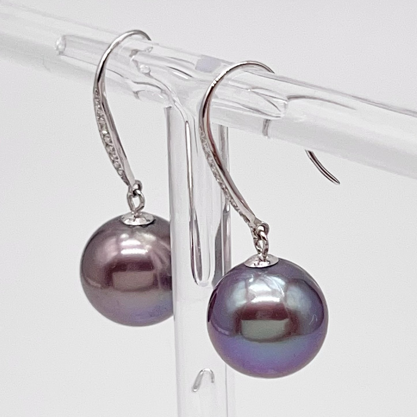 Classic. Metallic Purple Edison Pearl Earring Dangle in Platinum . PT900