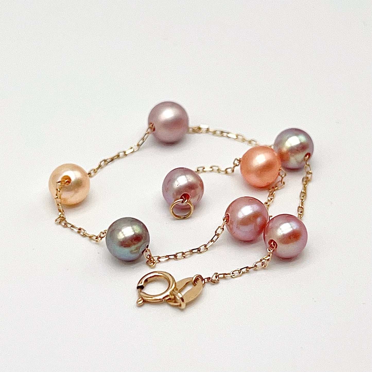 Star Light . Bracelet of Multi-Color Freshwater Pearl in Gold 18K. 5mm