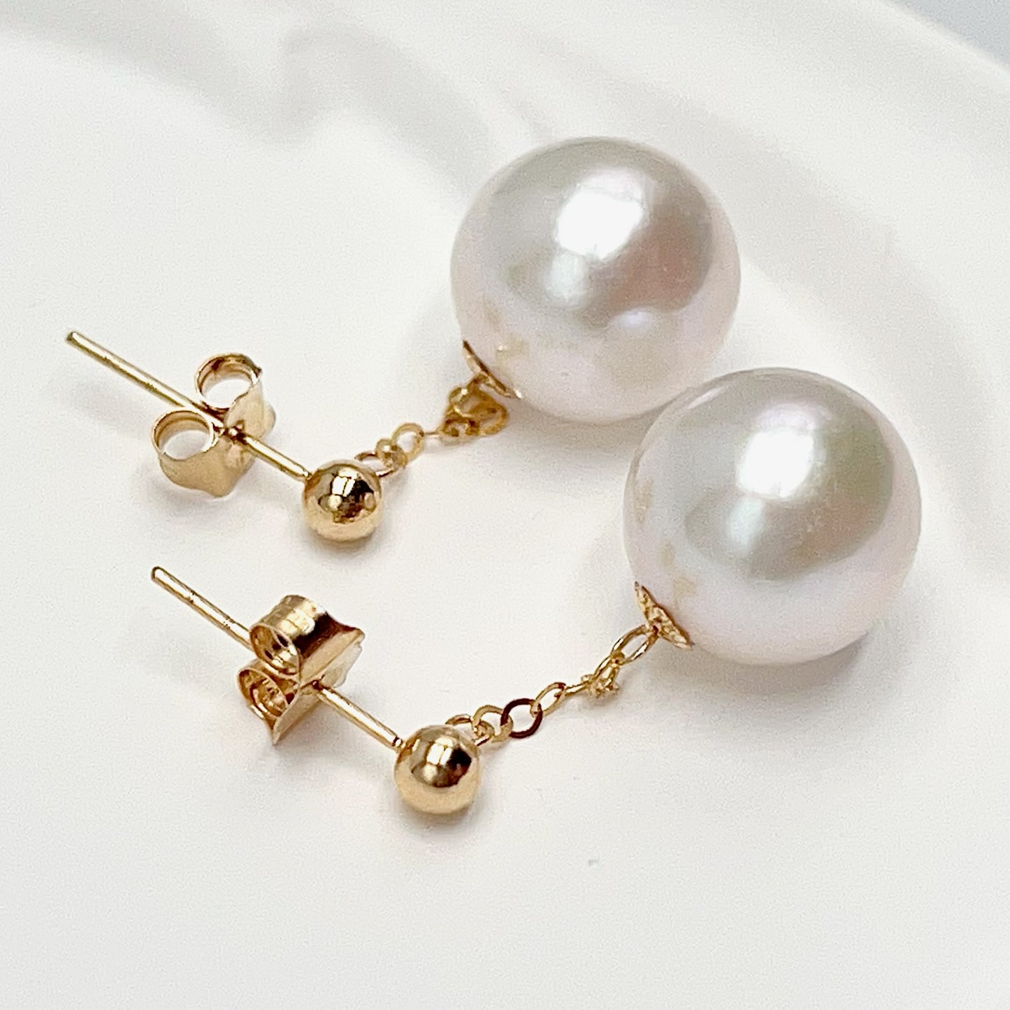 Swing Swing . Edison Pearl Earring Stud in 18K with Chain. White . Top Quality