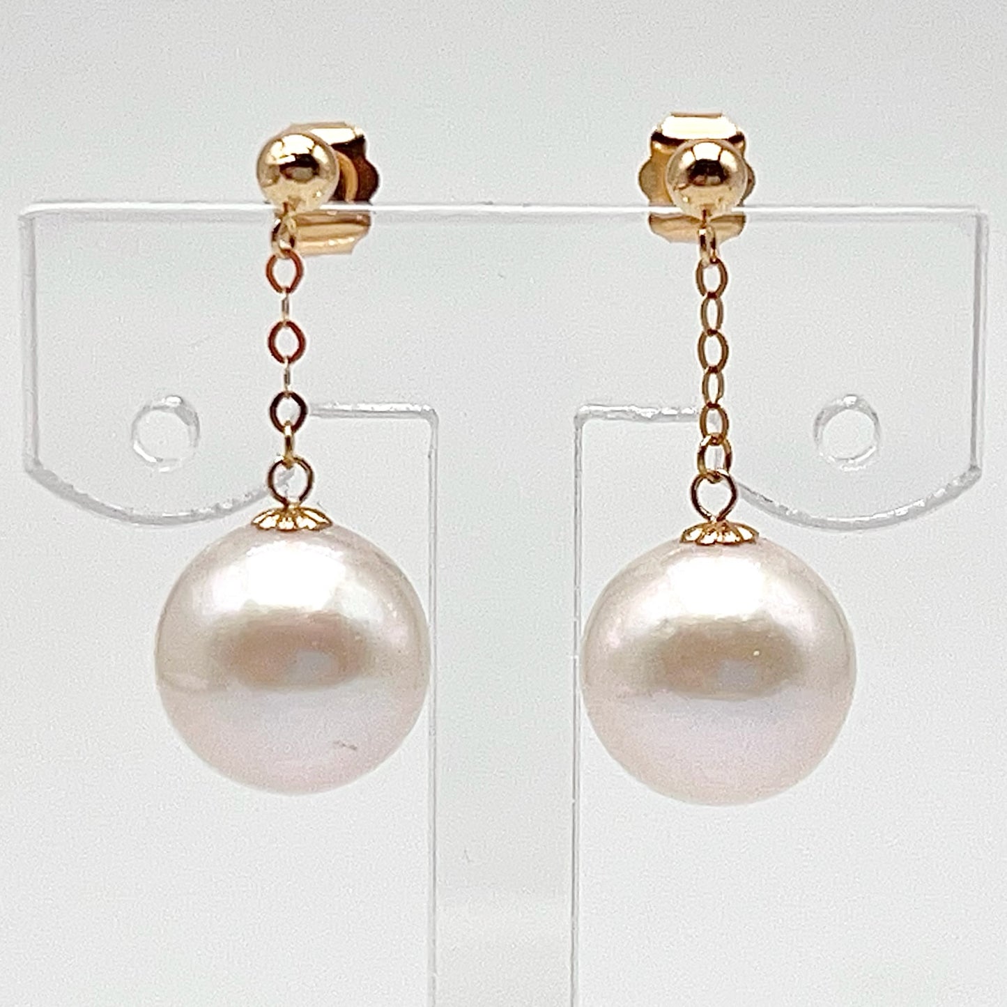Swing Swing . Edison Pearl Earring Stud in 18K with Chain. White . Top Quality