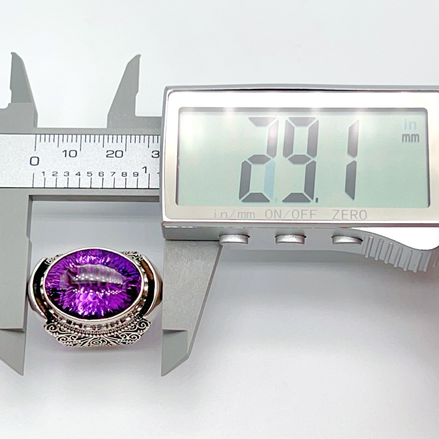 Retro Wind . Amethyst Ring in Silver 925. Oval
