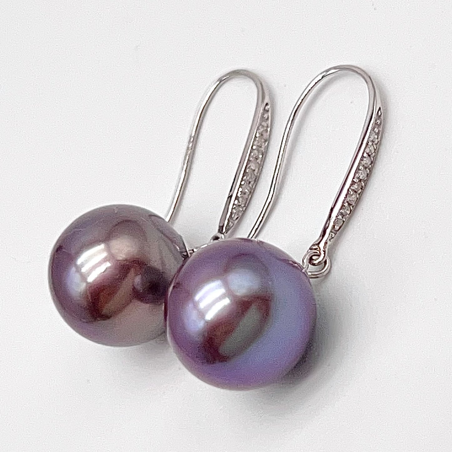 Classic. Metallic Purple Edison Pearl Earring Dangle in Platinum . PT900