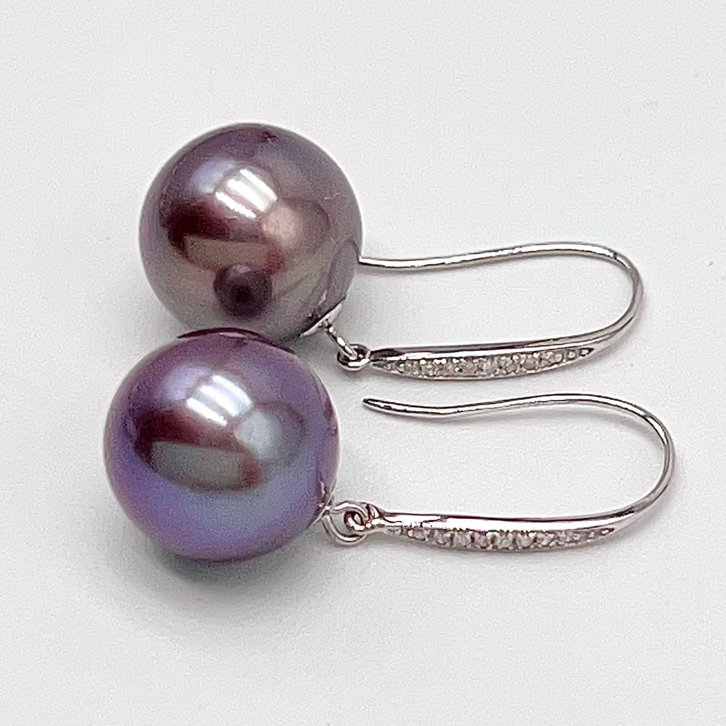 Classic. Metallic Purple Edison Pearl Earring Dangle in Platinum . PT900