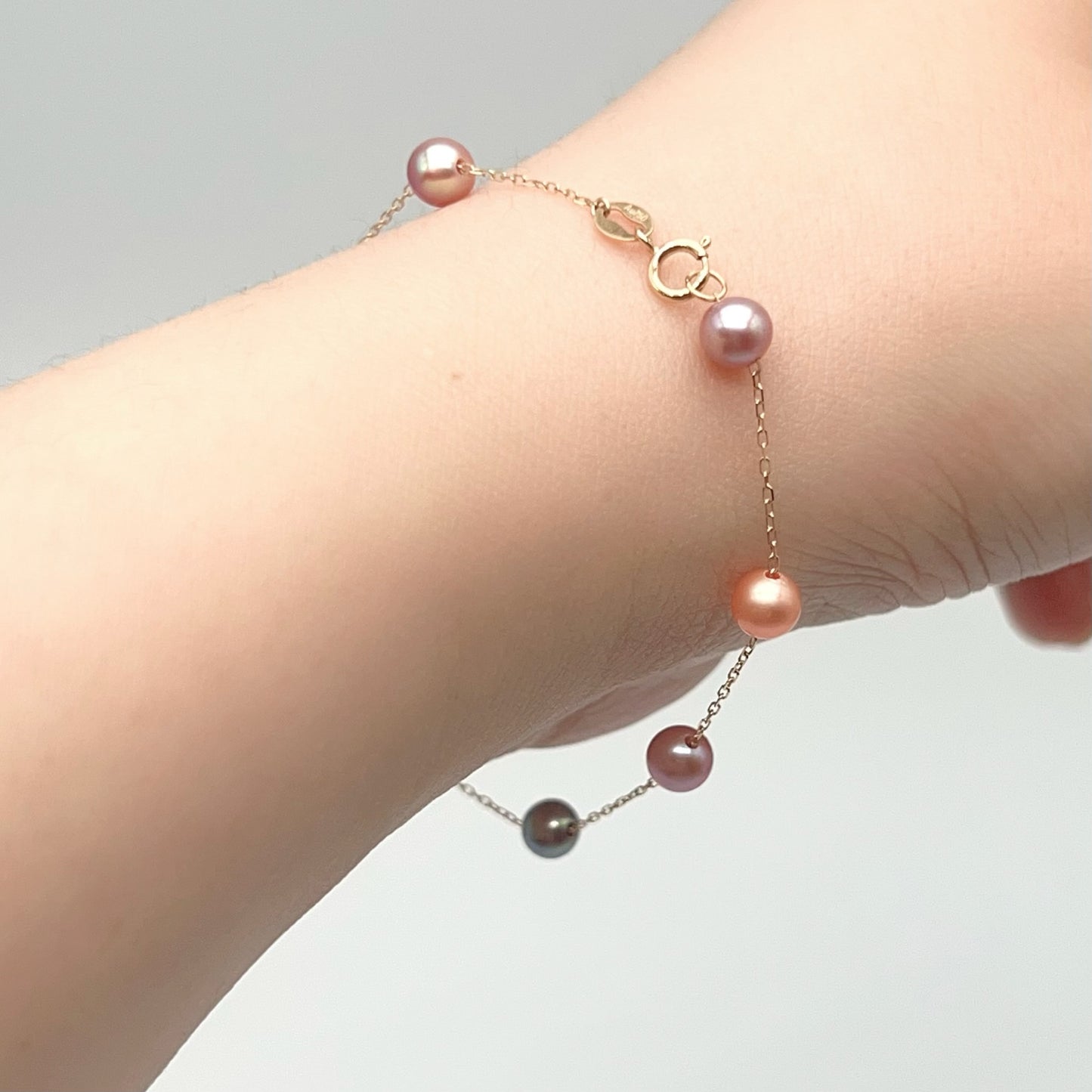 Star Light . Bracelet of Multi-Color Freshwater Pearl in Gold 18K. 5mm