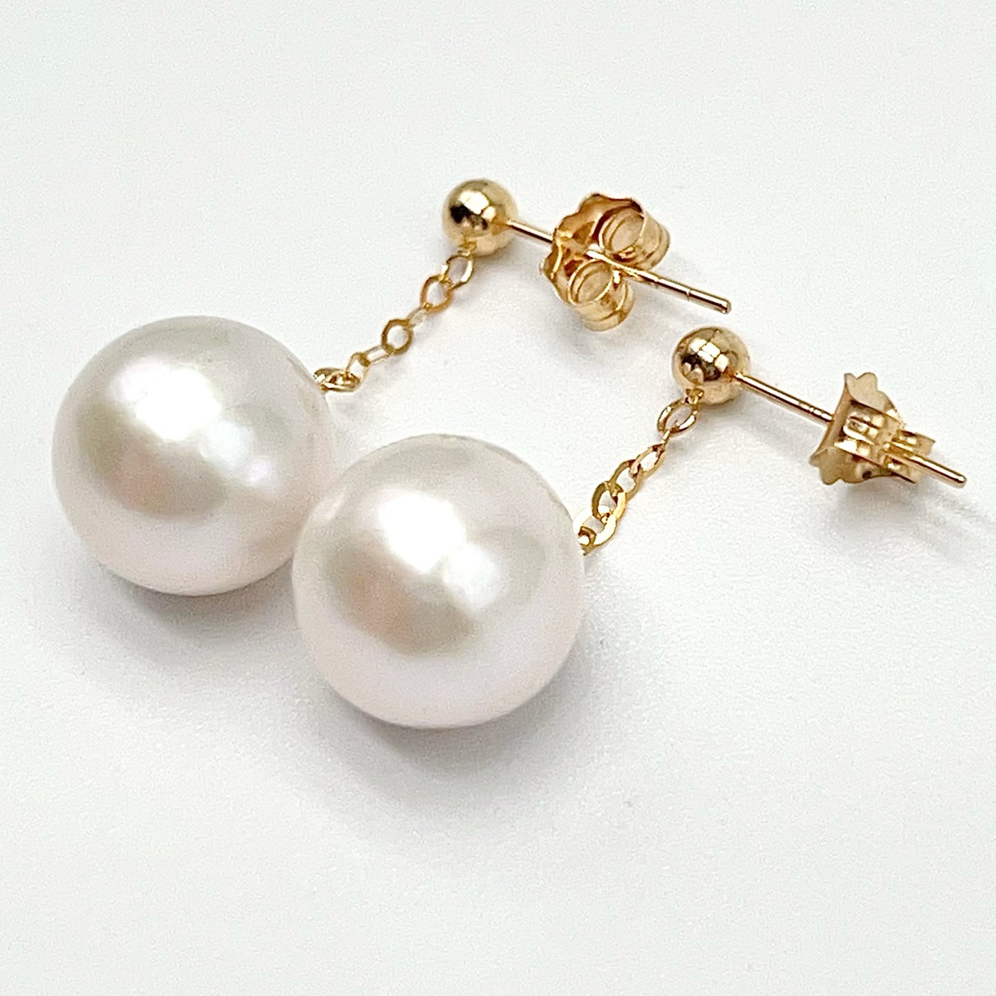 Swing Swing . Edison Pearl Earring Stud in 18K with Chain. White . Top Quality