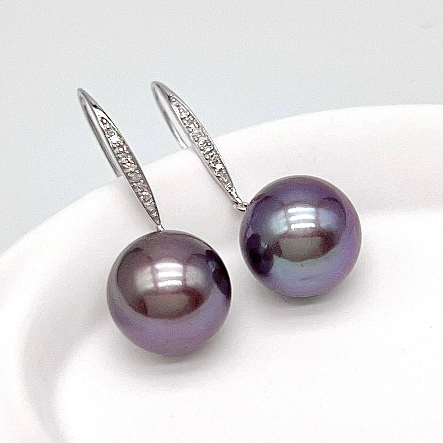 Classic. Metallic Purple Edison Pearl Earring Dangle in Platinum . PT900