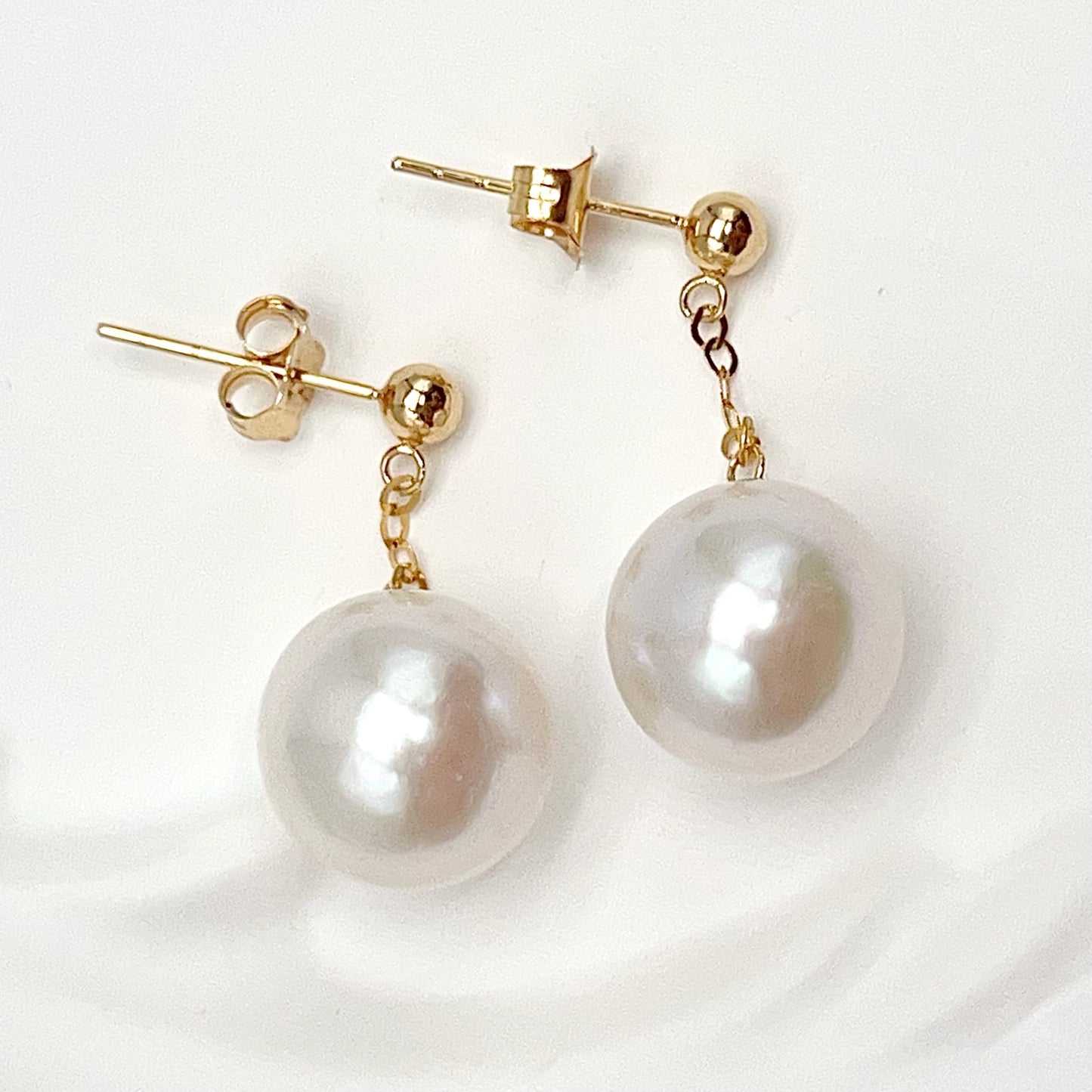 Swing Swing . Edison Pearl Earring Stud in 18K with Chain. White . Top Quality