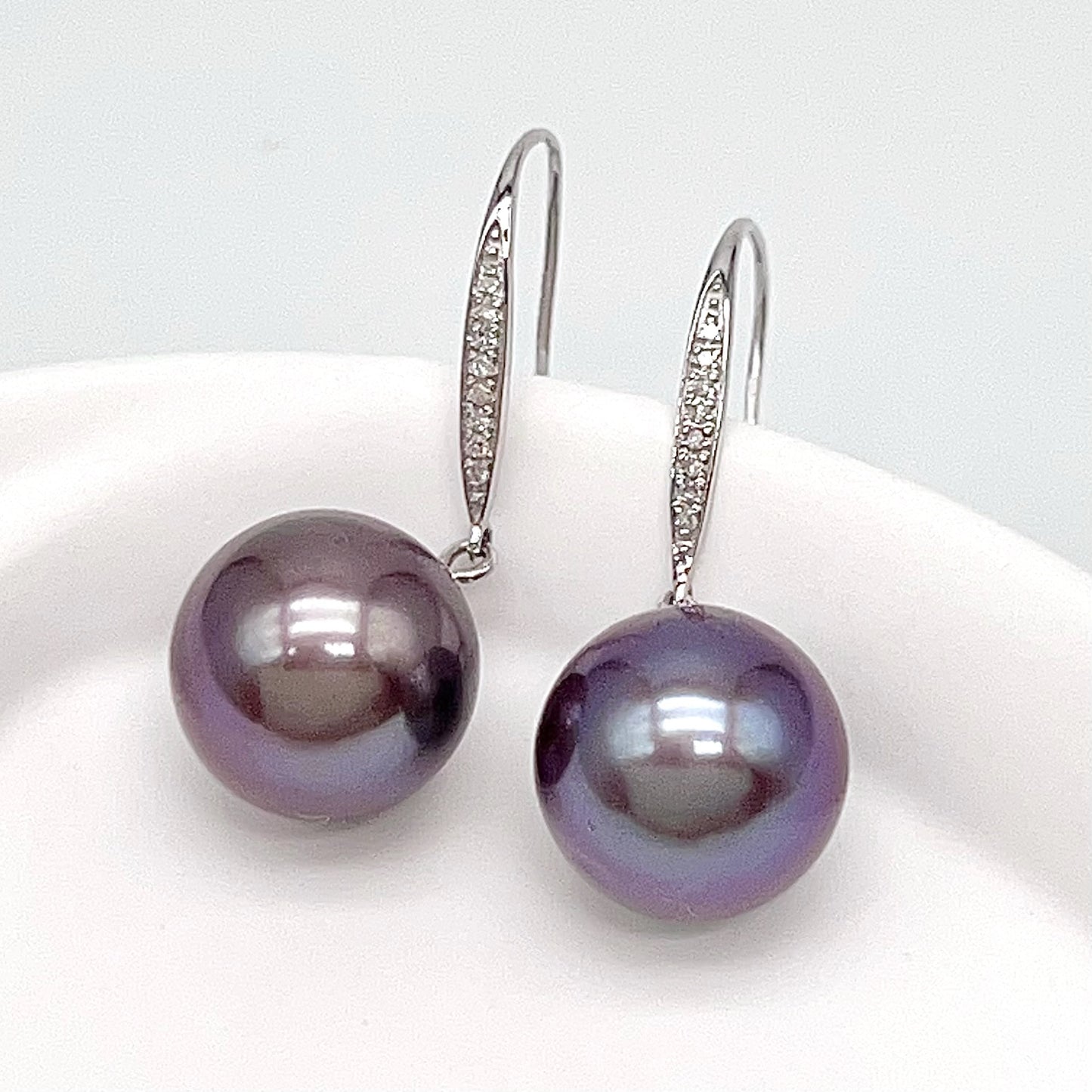 Classic. Metallic Purple Edison Pearl Earring Dangle in Platinum . PT900