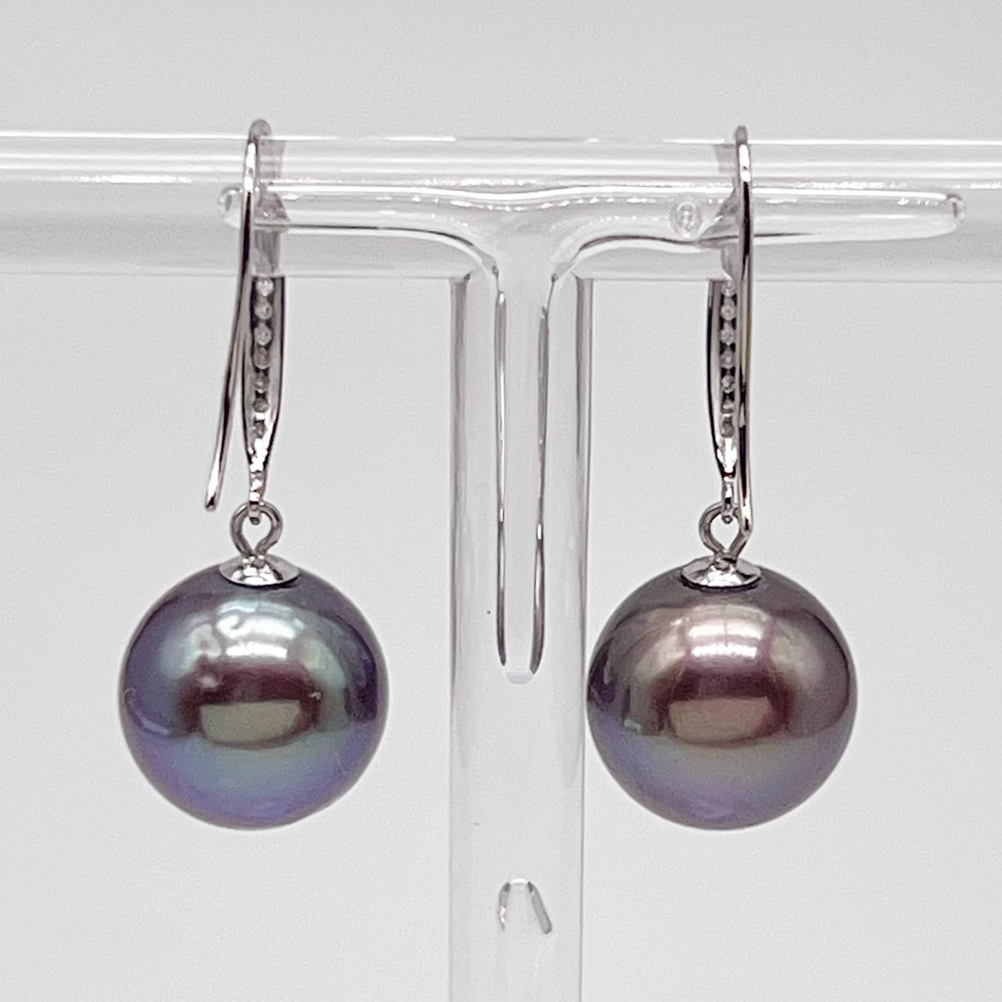 Classic. Metallic Purple Edison Pearl Earring Dangle in Platinum . PT900