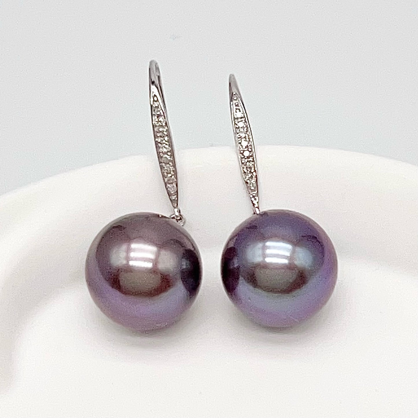 Classic. Metallic Purple Edison Pearl Earring Dangle in Platinum . PT900