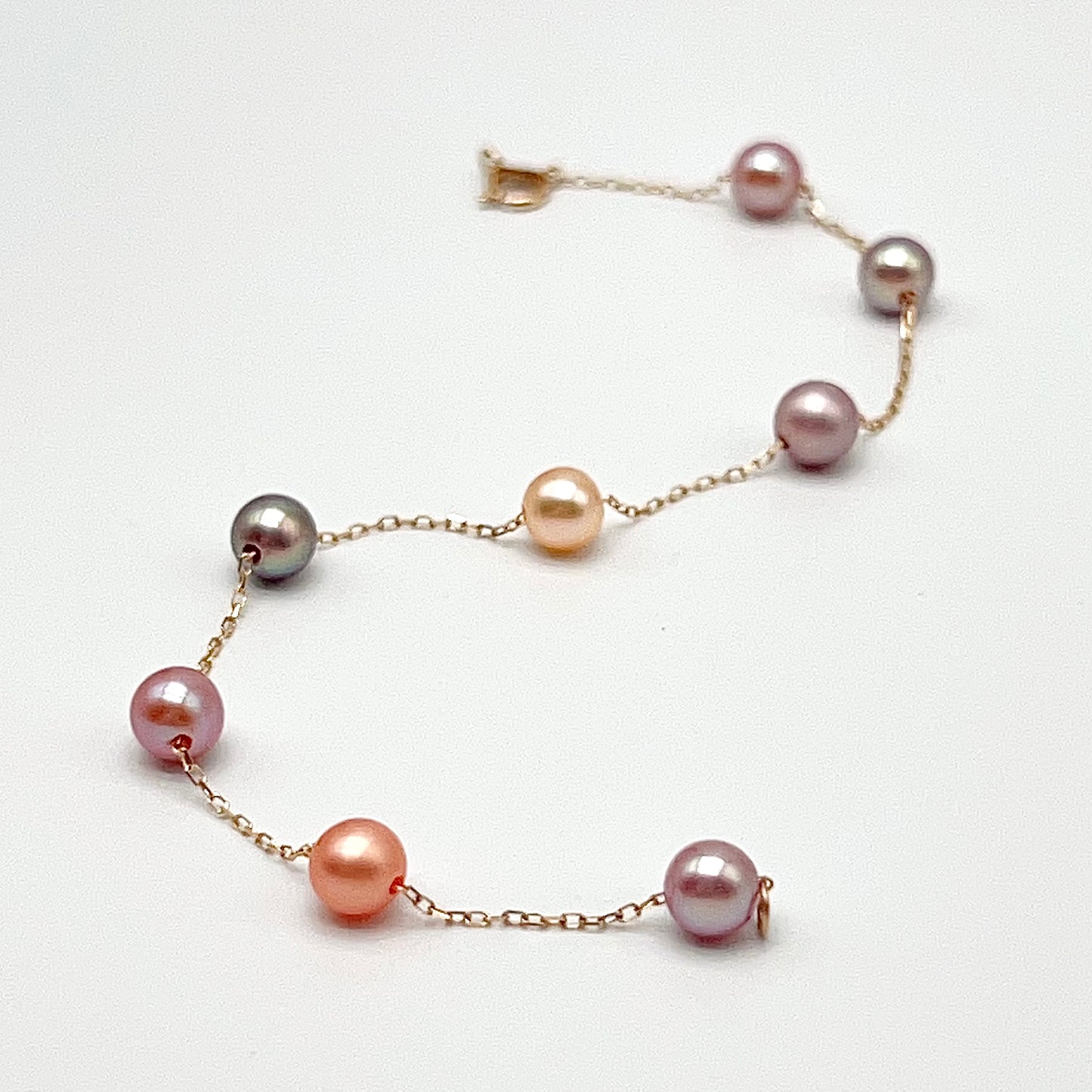 Star Light . Bracelet of Multi-Color Freshwater Pearl in Gold 18K. 5mm