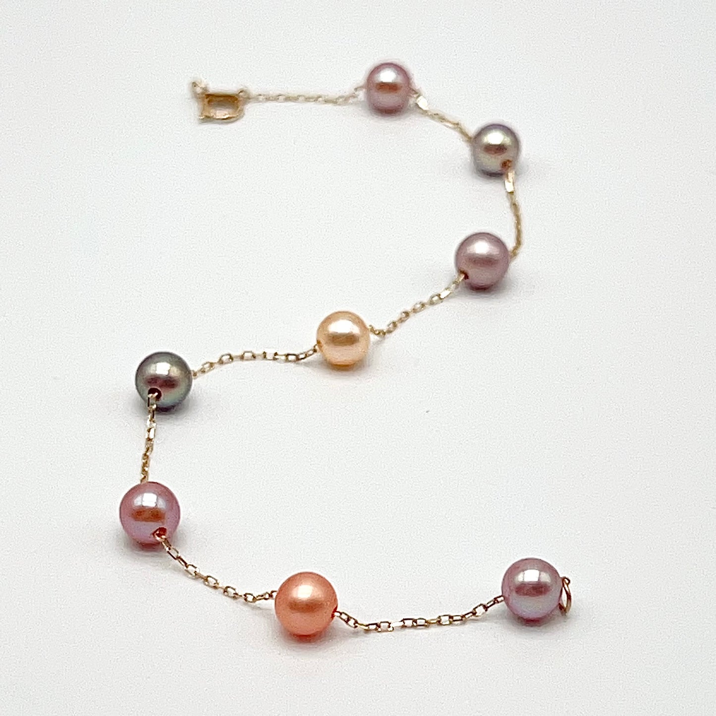 Star Light . Bracelet of Multi-Color Freshwater Pearl in Gold 18K. 5mm