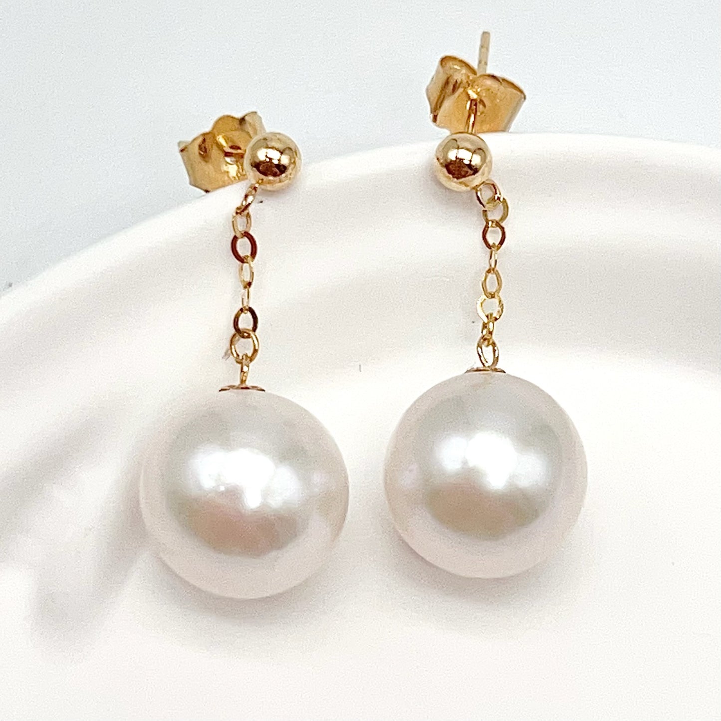 Swing Swing . Edison Pearl Earring Stud in 18K with Chain. White . Top Quality