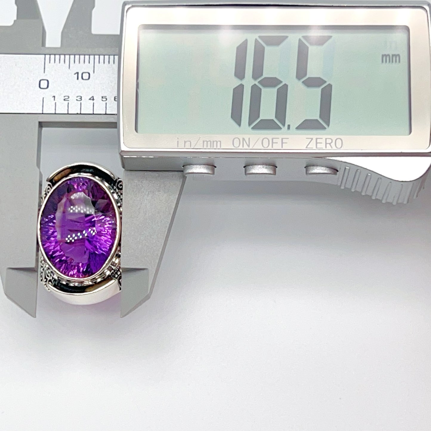 Retro Wind . Amethyst Ring in Silver 925. Oval