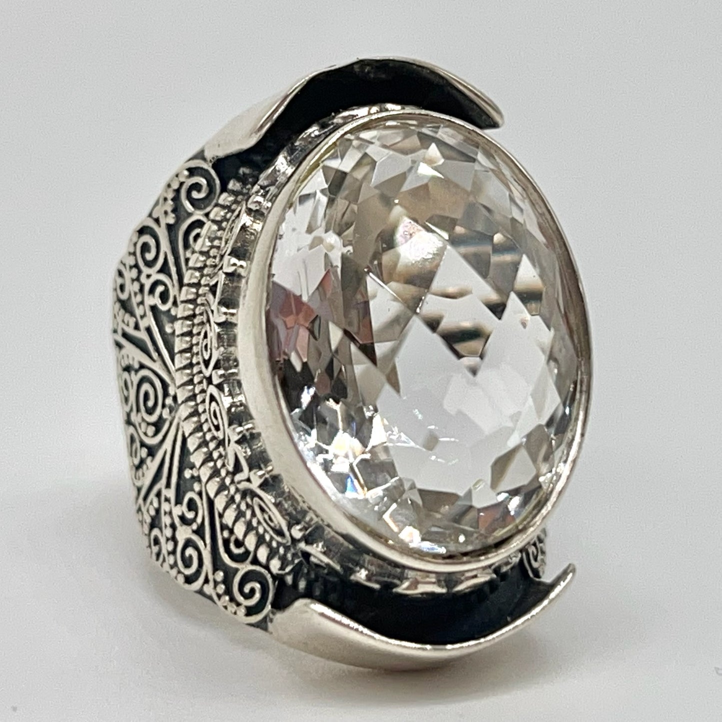 Retro Wind . Quartz Ring in Silver 925. Oval