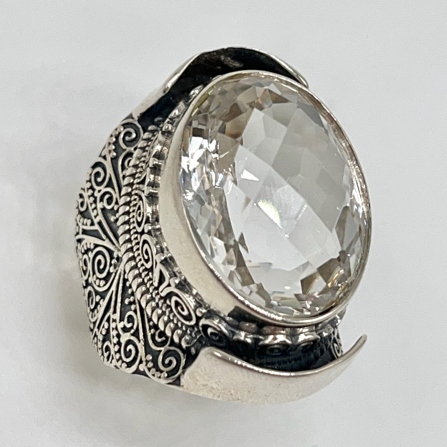 Retro Wind . Quartz Ring in Silver 925. Oval