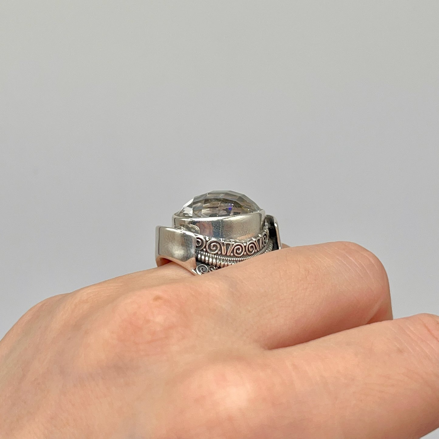Retro Wind . Quartz Ring in Silver 925. Oval