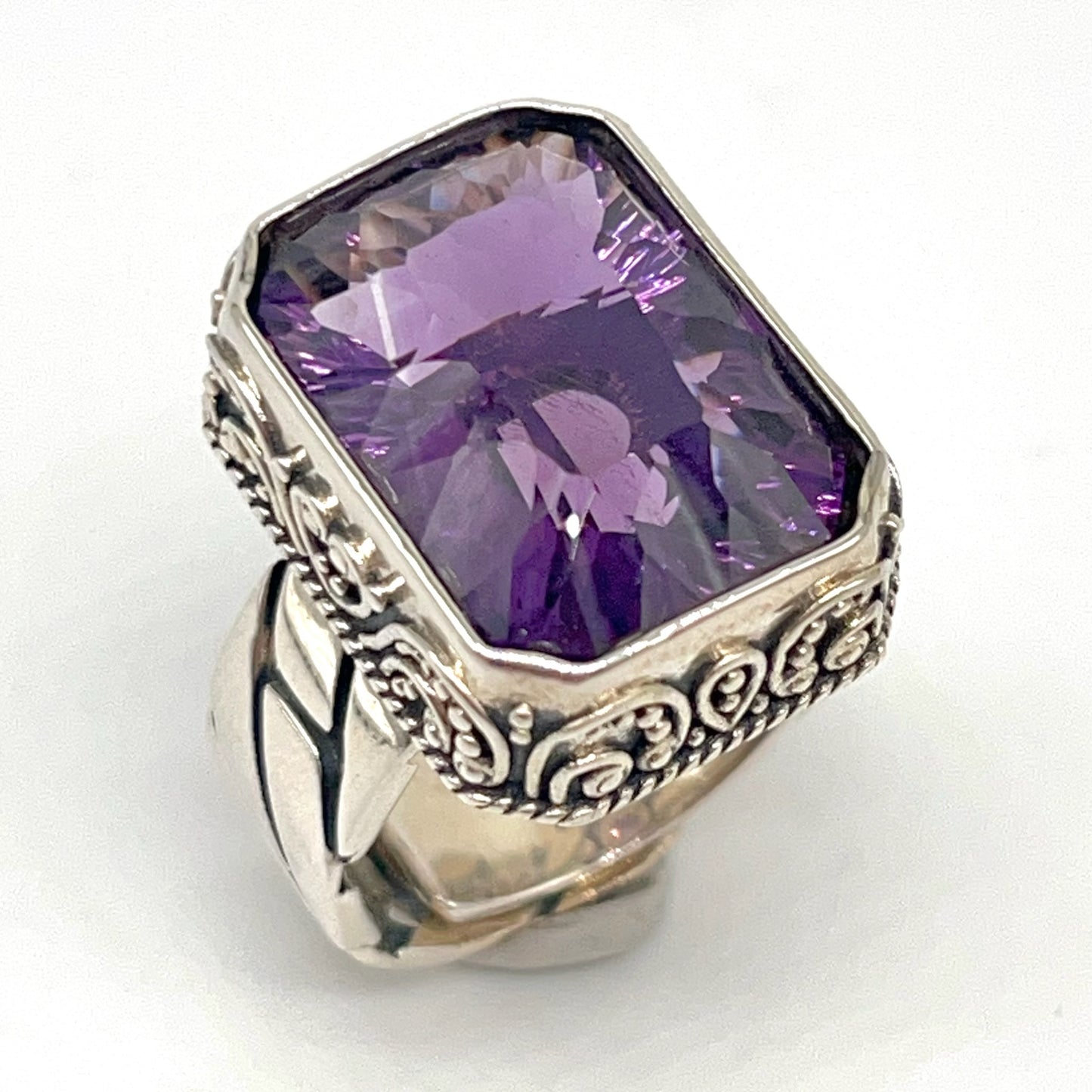 Retro Wind . Ring of Amethyst in Silver 925. Rectangle . Decorative Texture