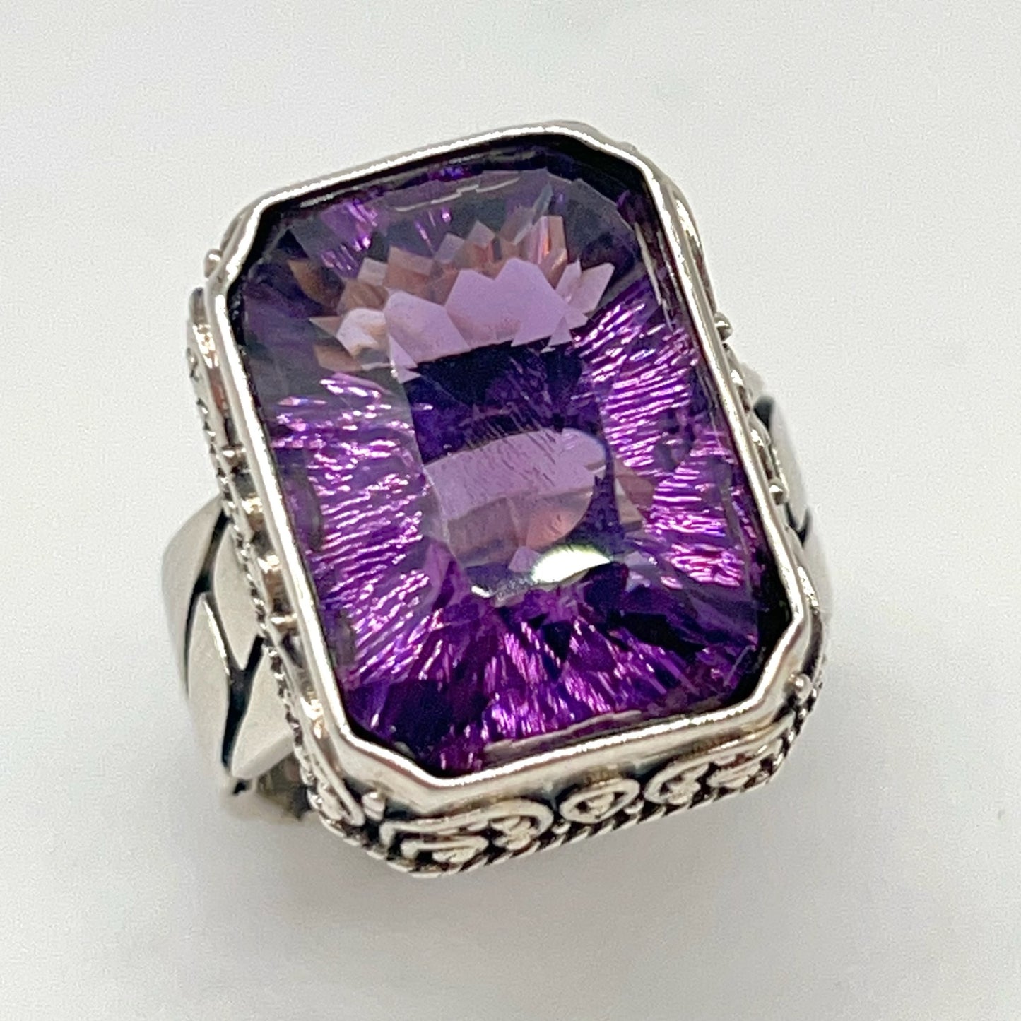 Retro Wind . Ring of Amethyst in Silver 925. Rectangle . Decorative Texture