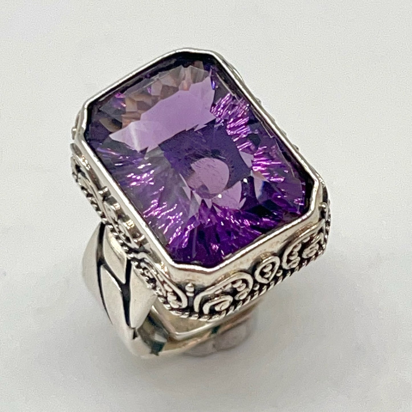 Retro Wind . Ring of Amethyst in Silver 925. Rectangle . Decorative Texture