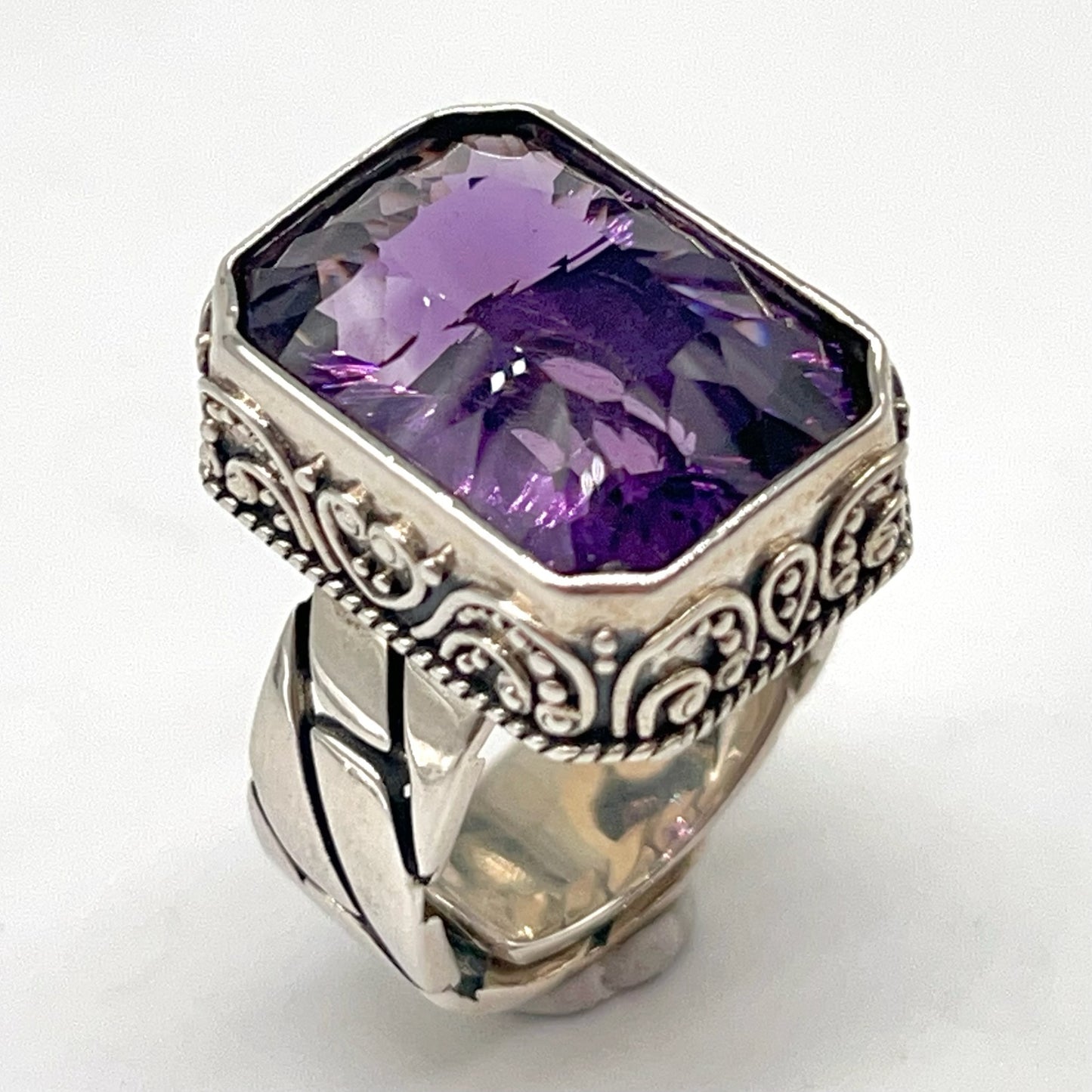 Retro Wind . Ring of Amethyst in Silver 925. Rectangle . Decorative Texture