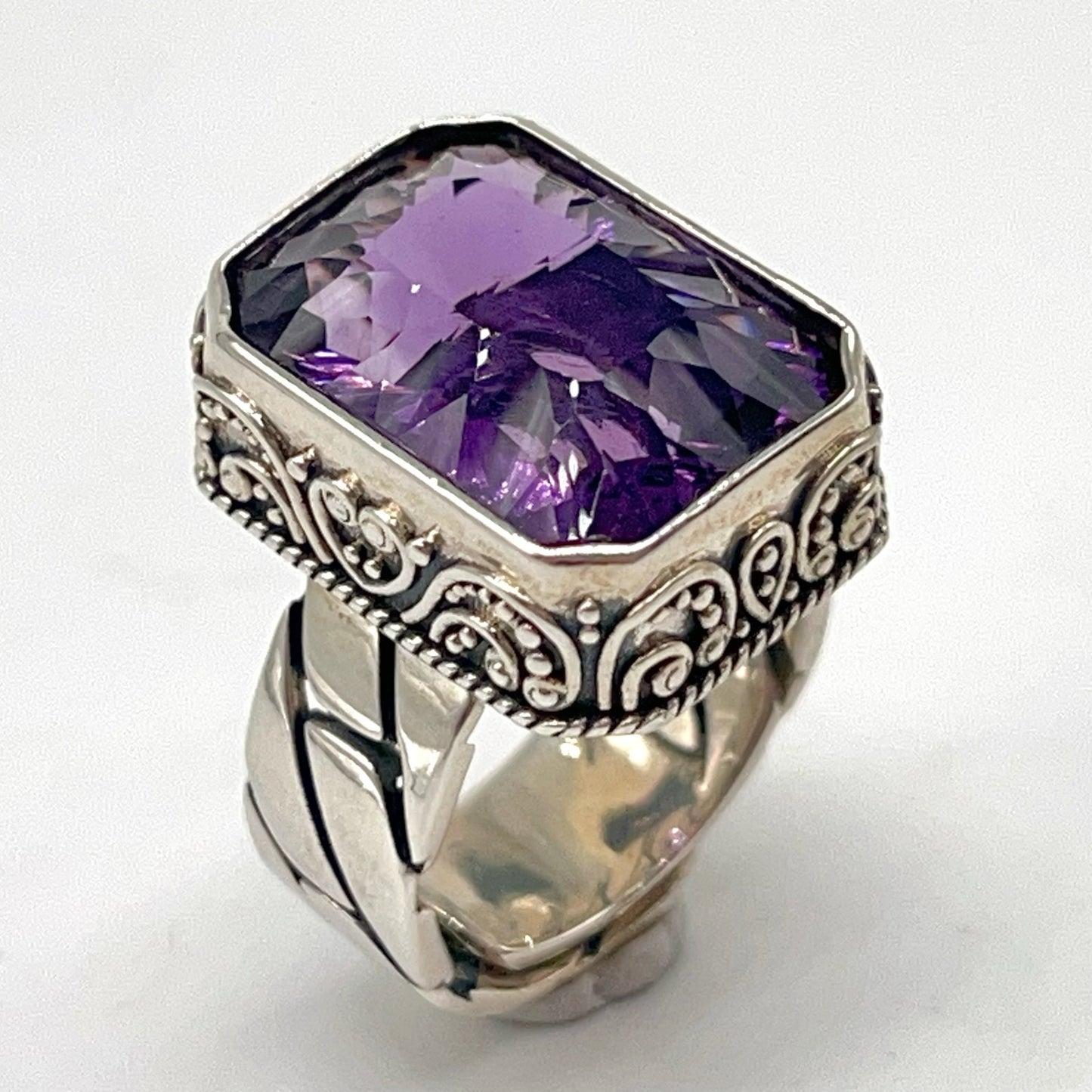 Retro Wind . Ring of Amethyst in Silver 925. Rectangle . Decorative Texture