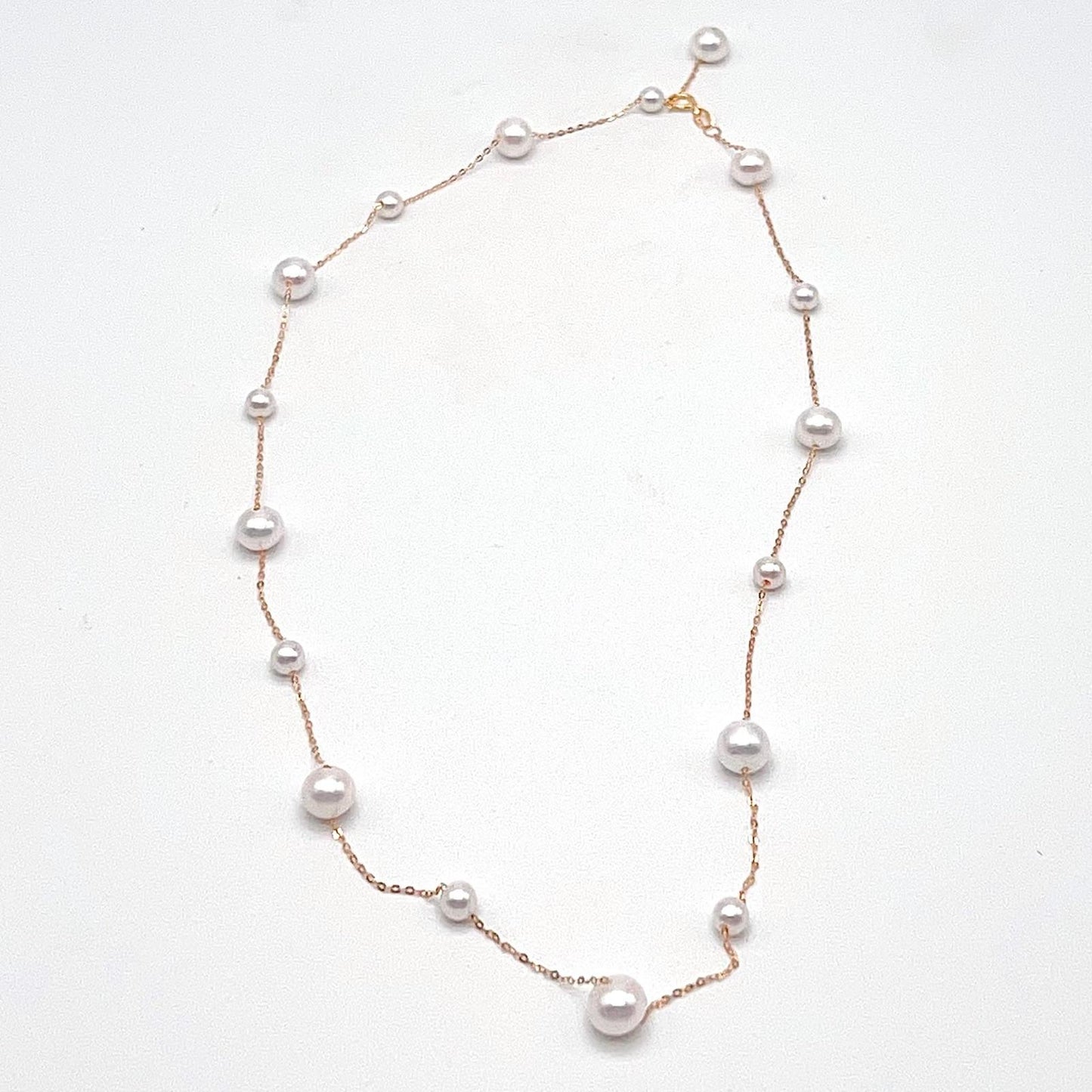 Starlight. 4-7mmWhite Pearl Necklace in 18K Gold