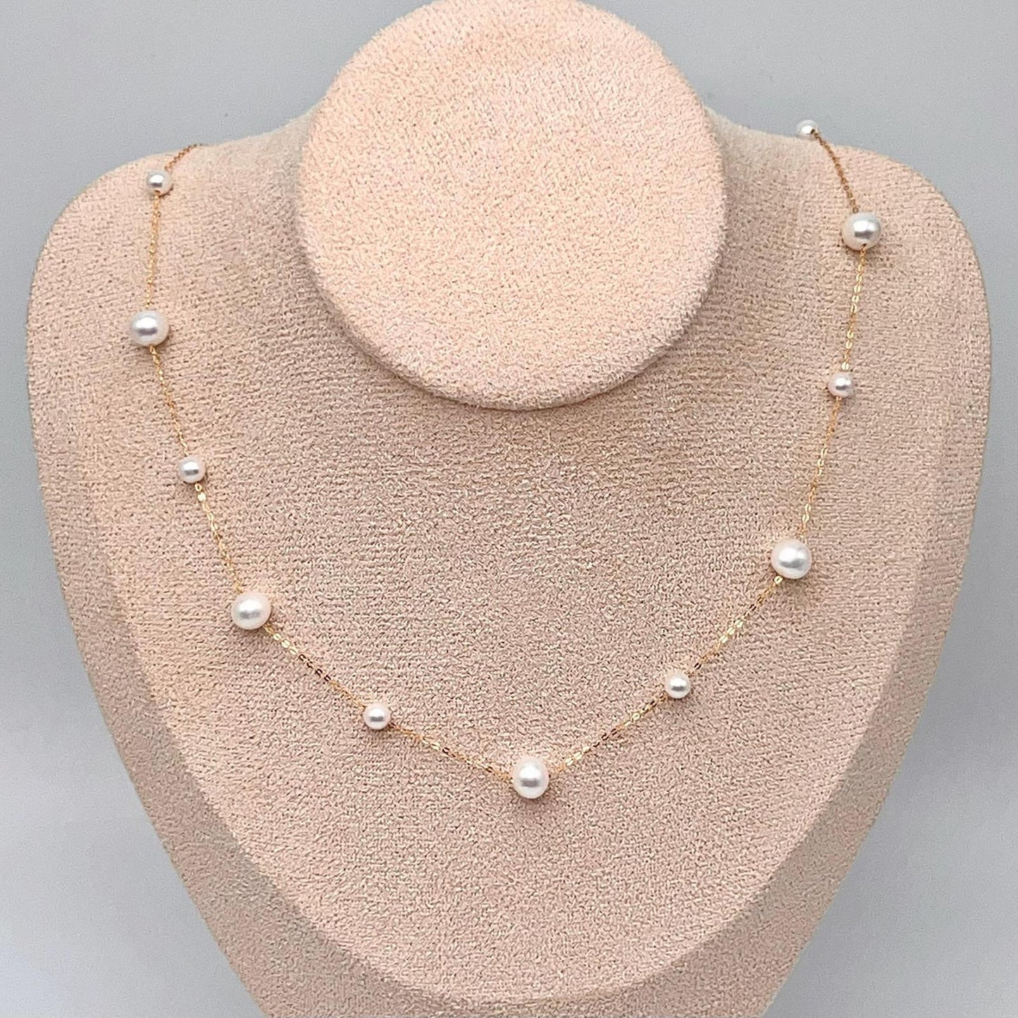 Starlight. 4-7mmWhite Pearl Necklace in 18K Gold