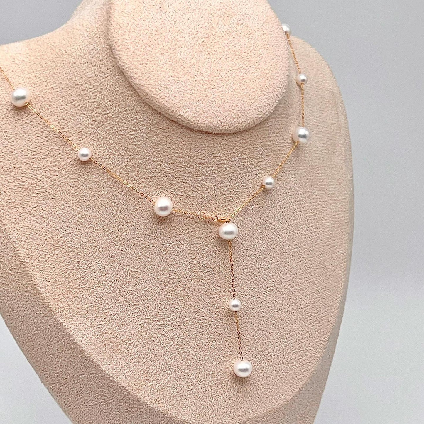 Starlight. 4-7mmWhite Pearl Necklace in 18K Gold