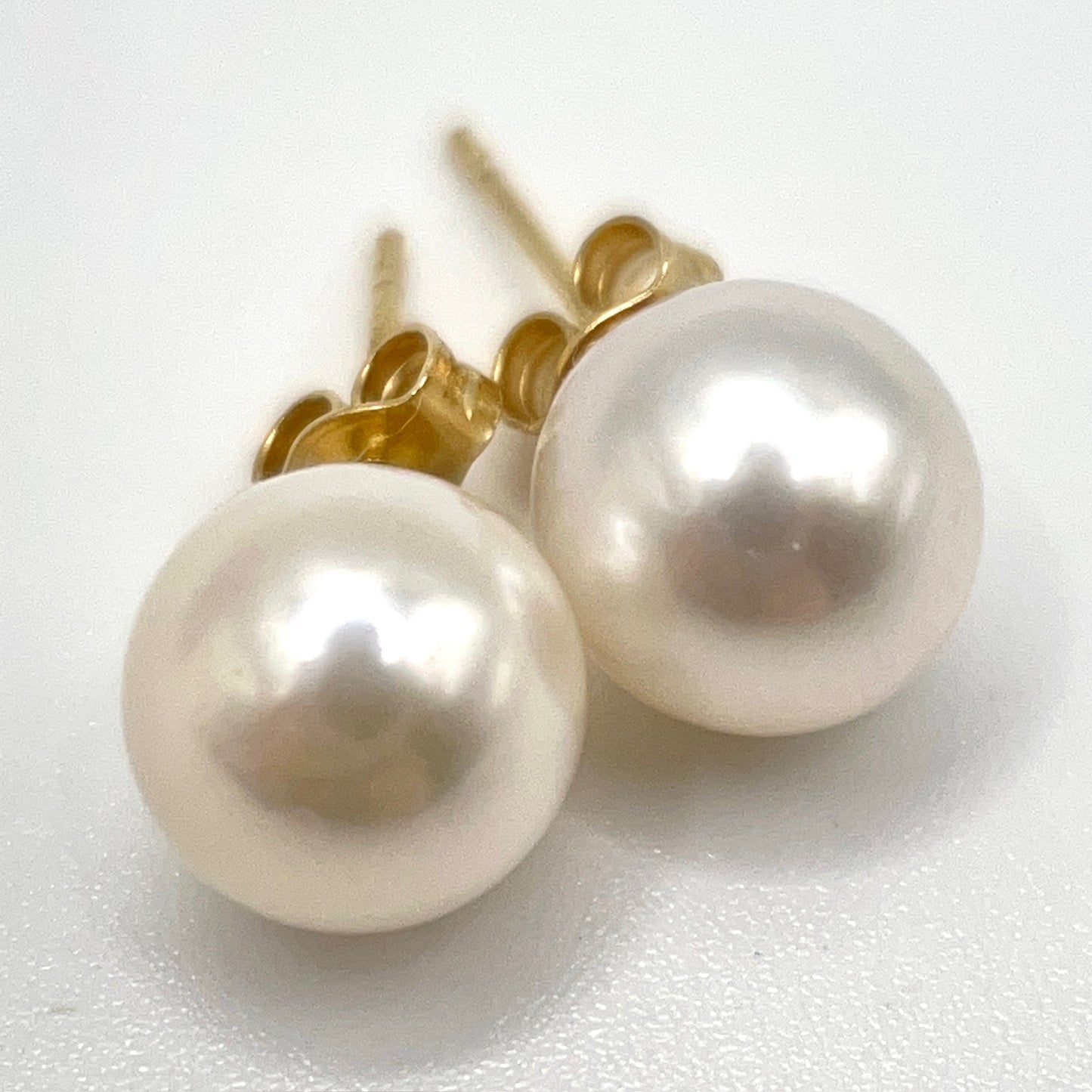 Classic . Akoya Pearl Earring Stud in 18K Gold