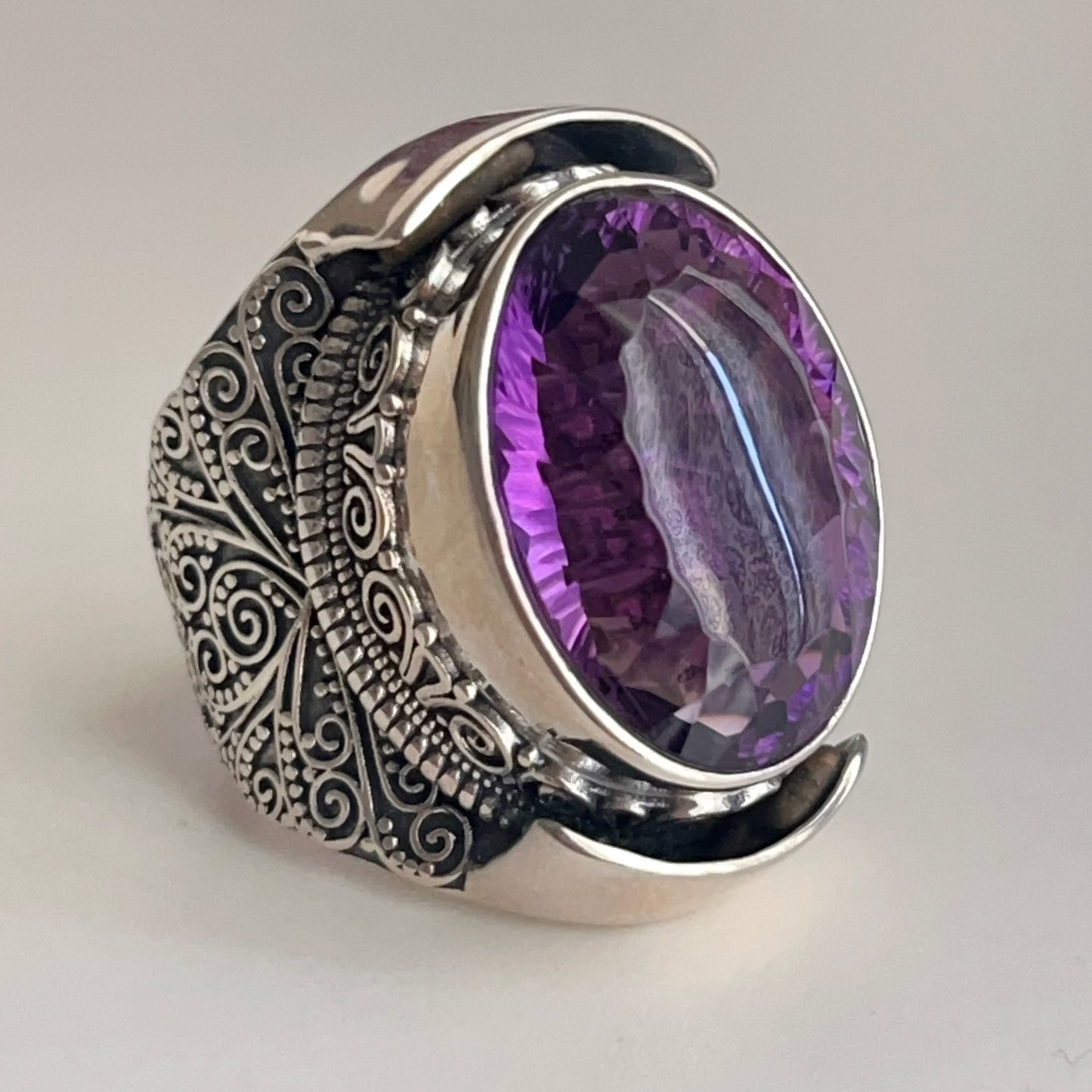 Retro Wind . Amethyst Ring in Silver 925. Oval