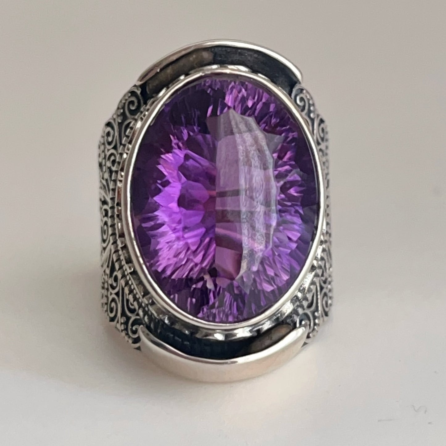 Retro Wind . Amethyst Ring in Silver 925. Oval