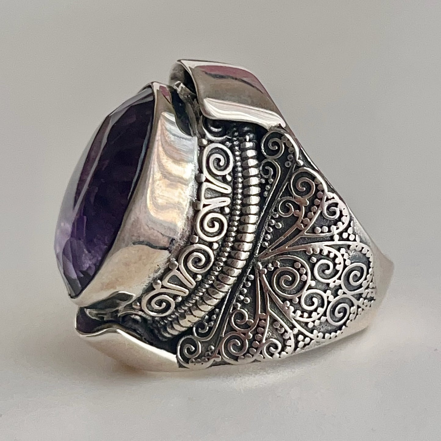 Retro Wind . Amethyst Ring in Silver 925. Oval