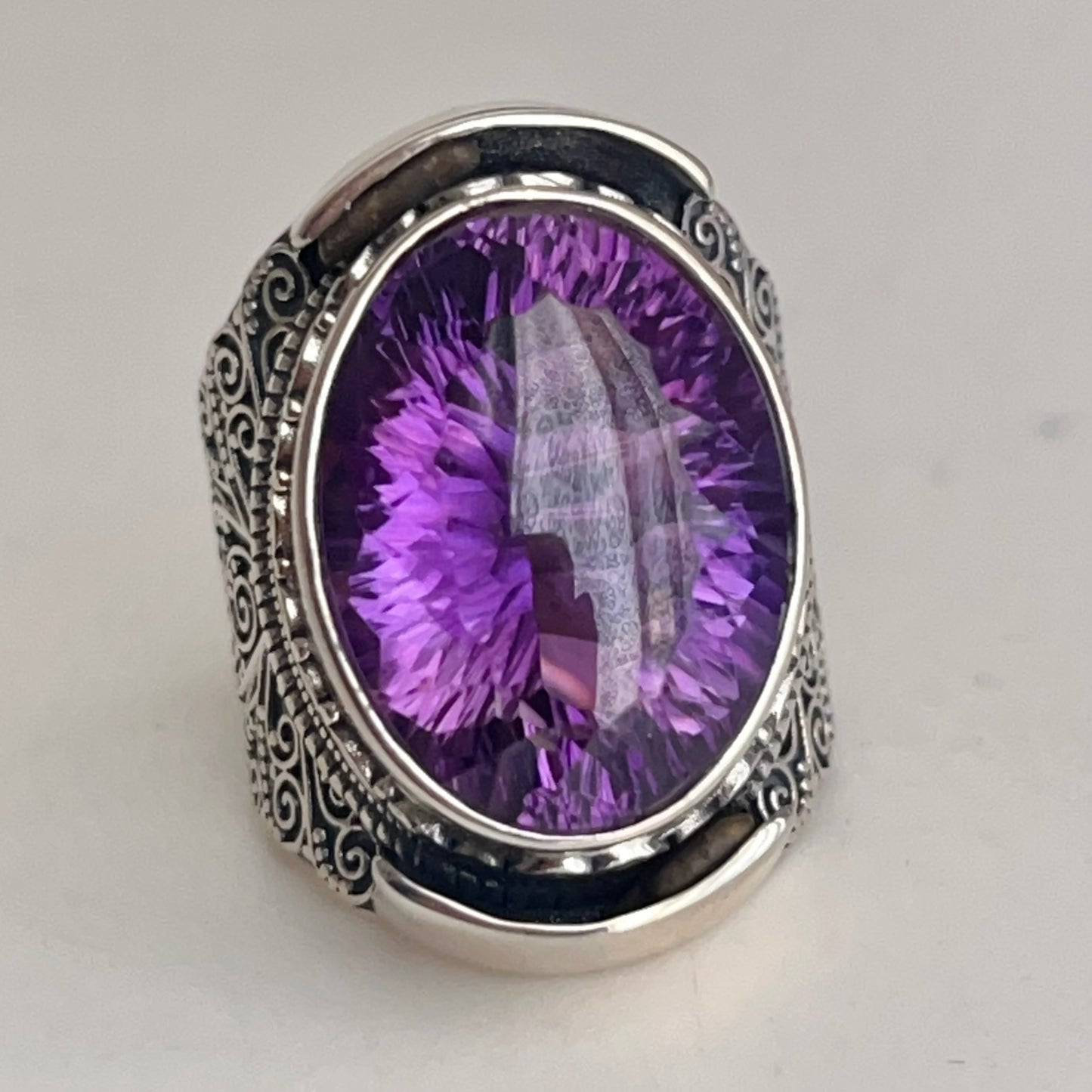 Retro Wind . Amethyst Ring in Silver 925. Oval