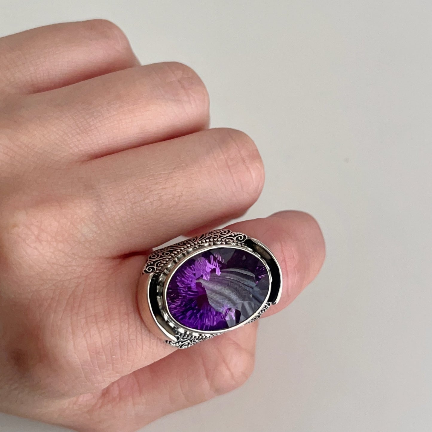 Retro Wind . Amethyst Ring in Silver 925. Oval