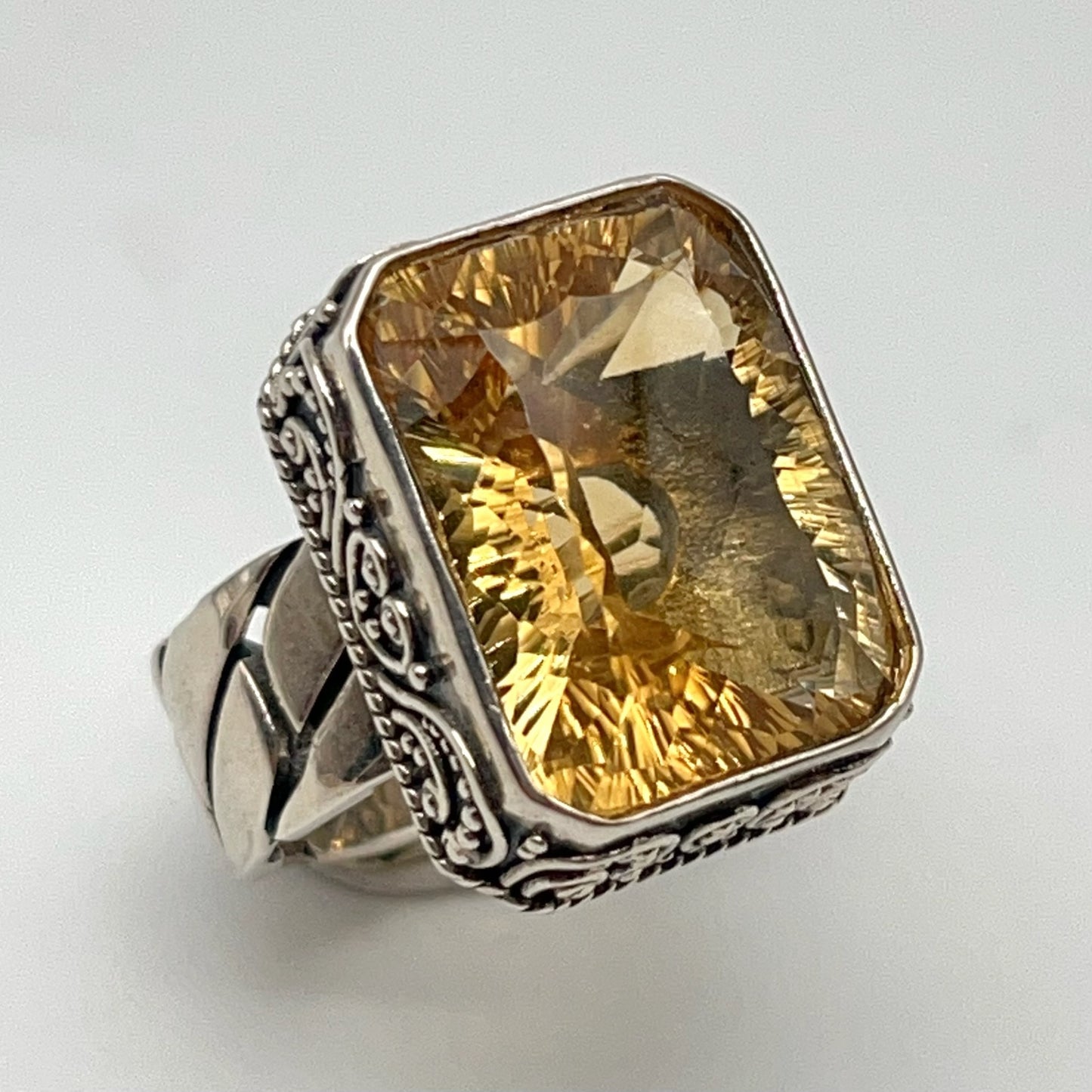 Retro Wind . Ring of Citrine in Silver 925. Rectangle . Decorative Texture