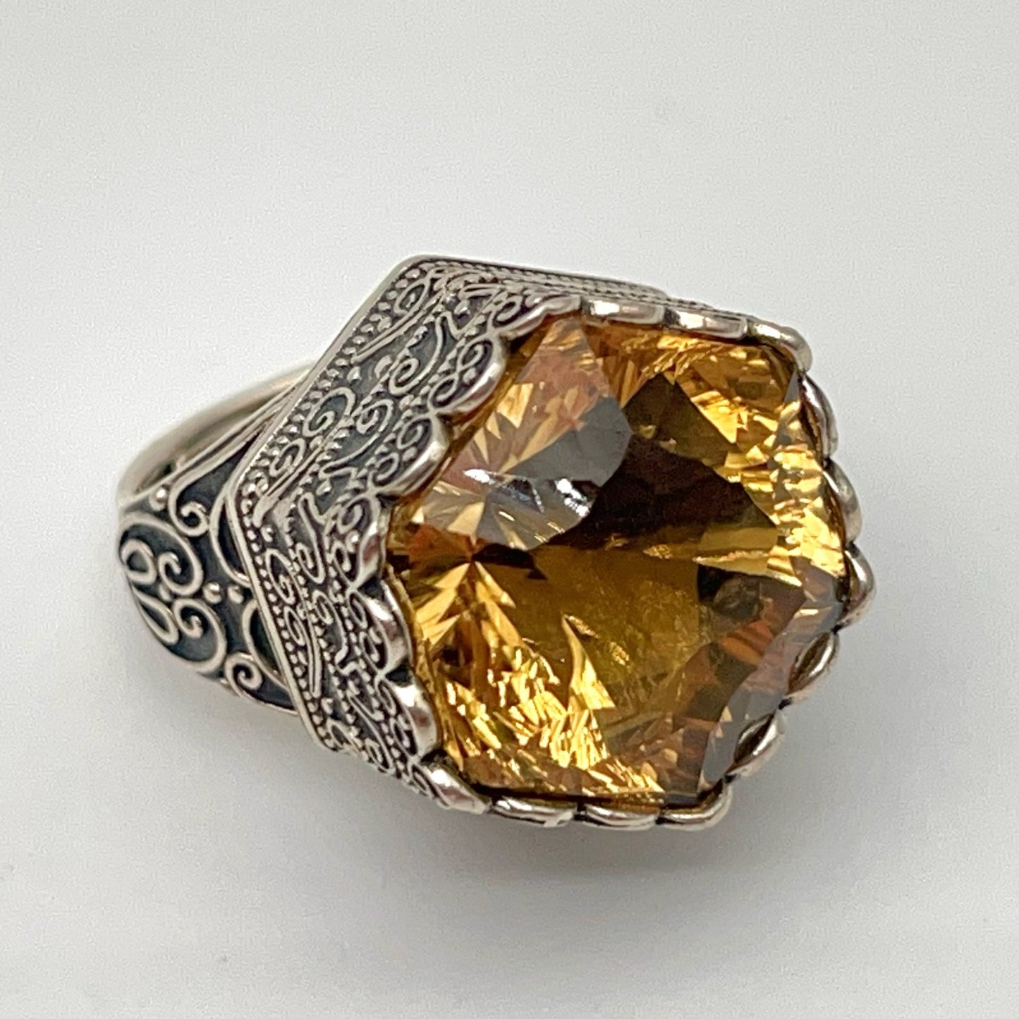 Retro Wind. Ring of Citrine in Silver 925. Hexagon