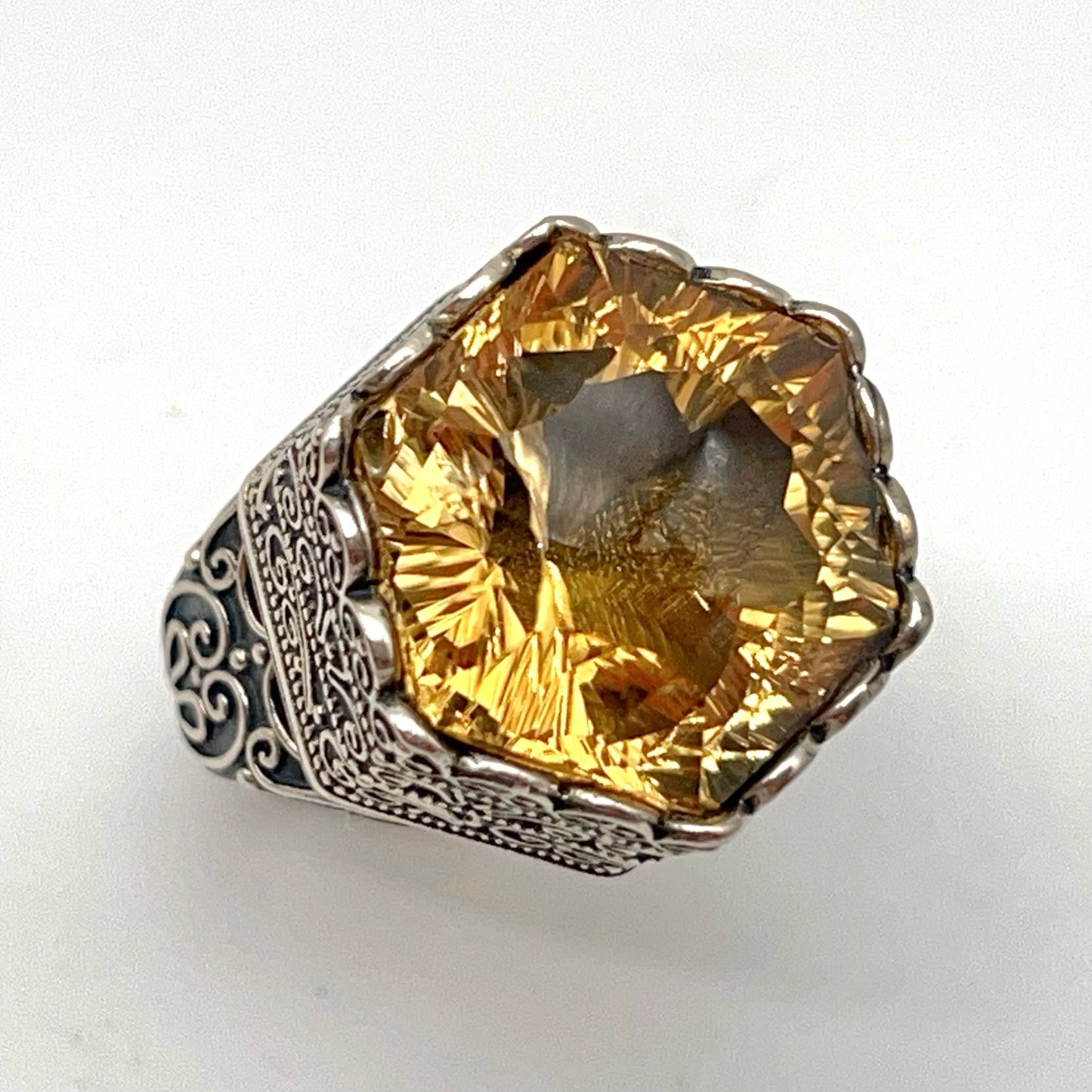 Retro Wind. Ring of Citrine in Silver 925. Hexagon