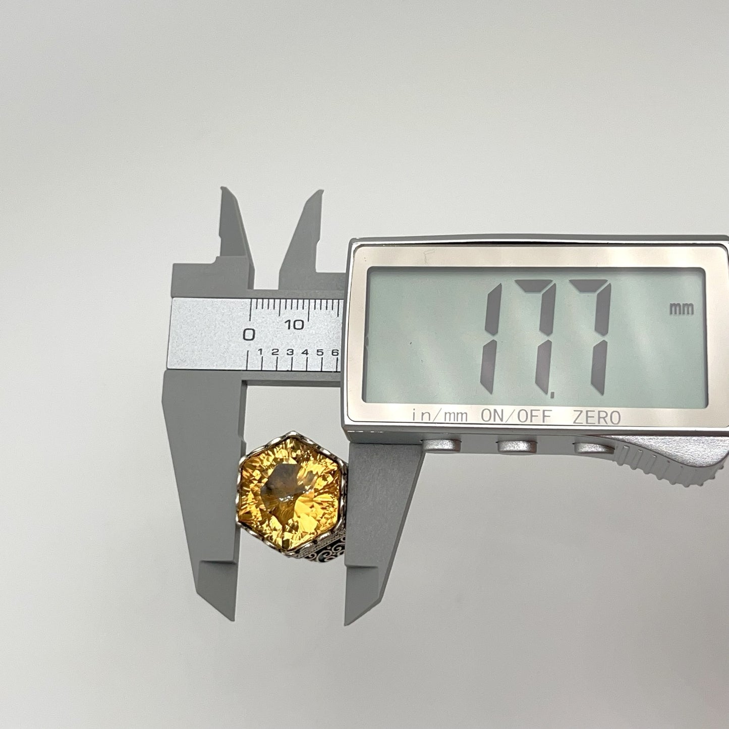 Retro Wind. Ring of Citrine in Silver 925. Hexagon