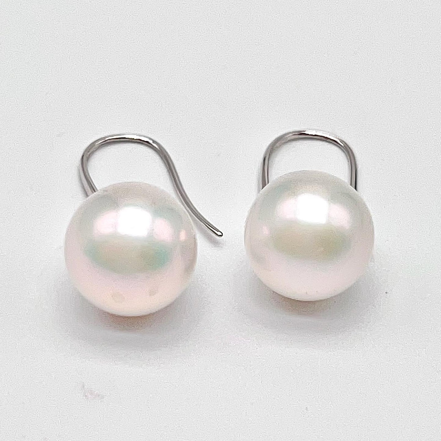 Classic.White Edison Pearl Earring Dangle in Platinum. PT900