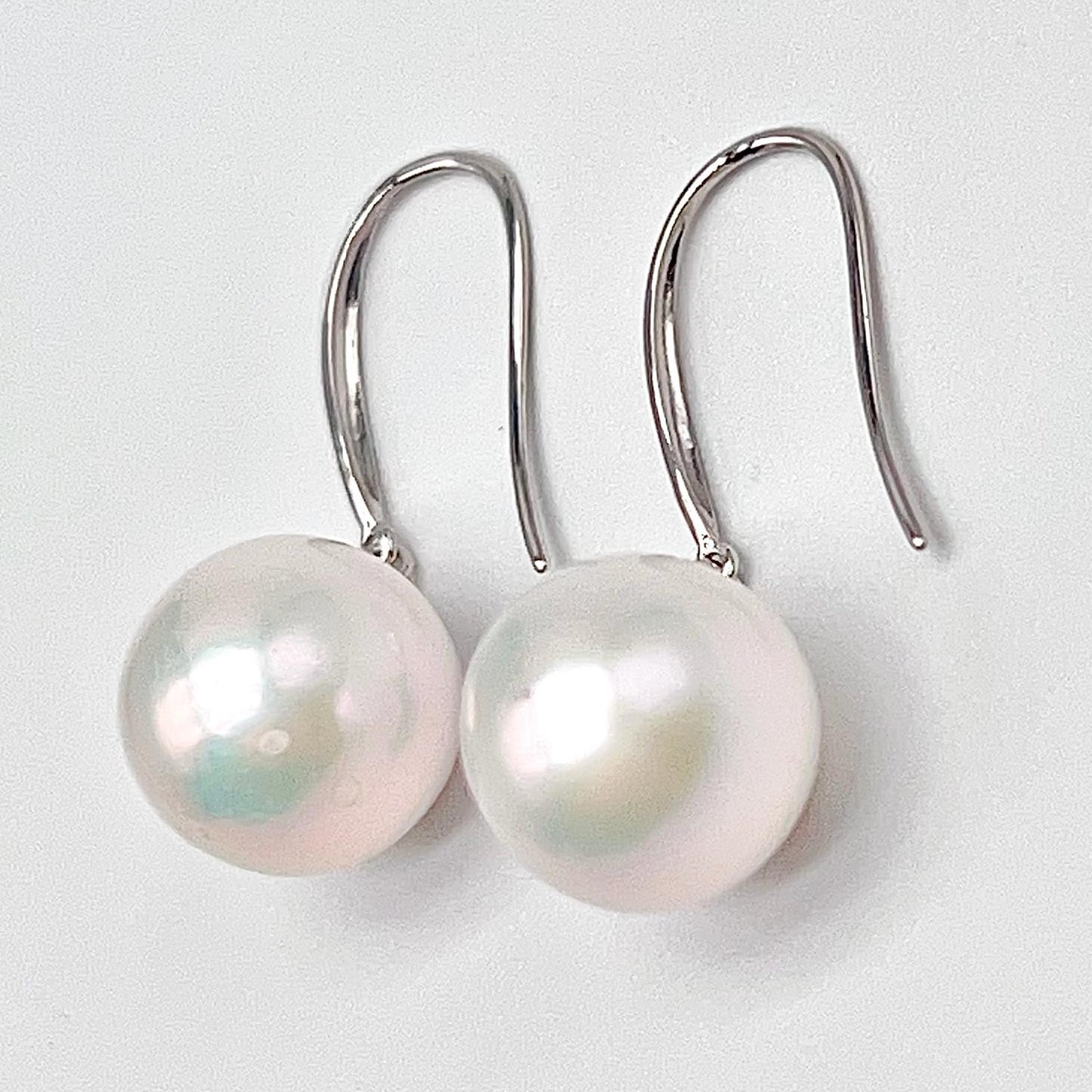 Classic.White Edison Pearl Earring Dangle in Platinum. PT900