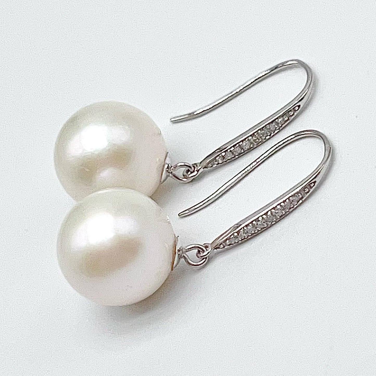 Classic.White Edison Pearl Earring Dangle in Platinum. PT900