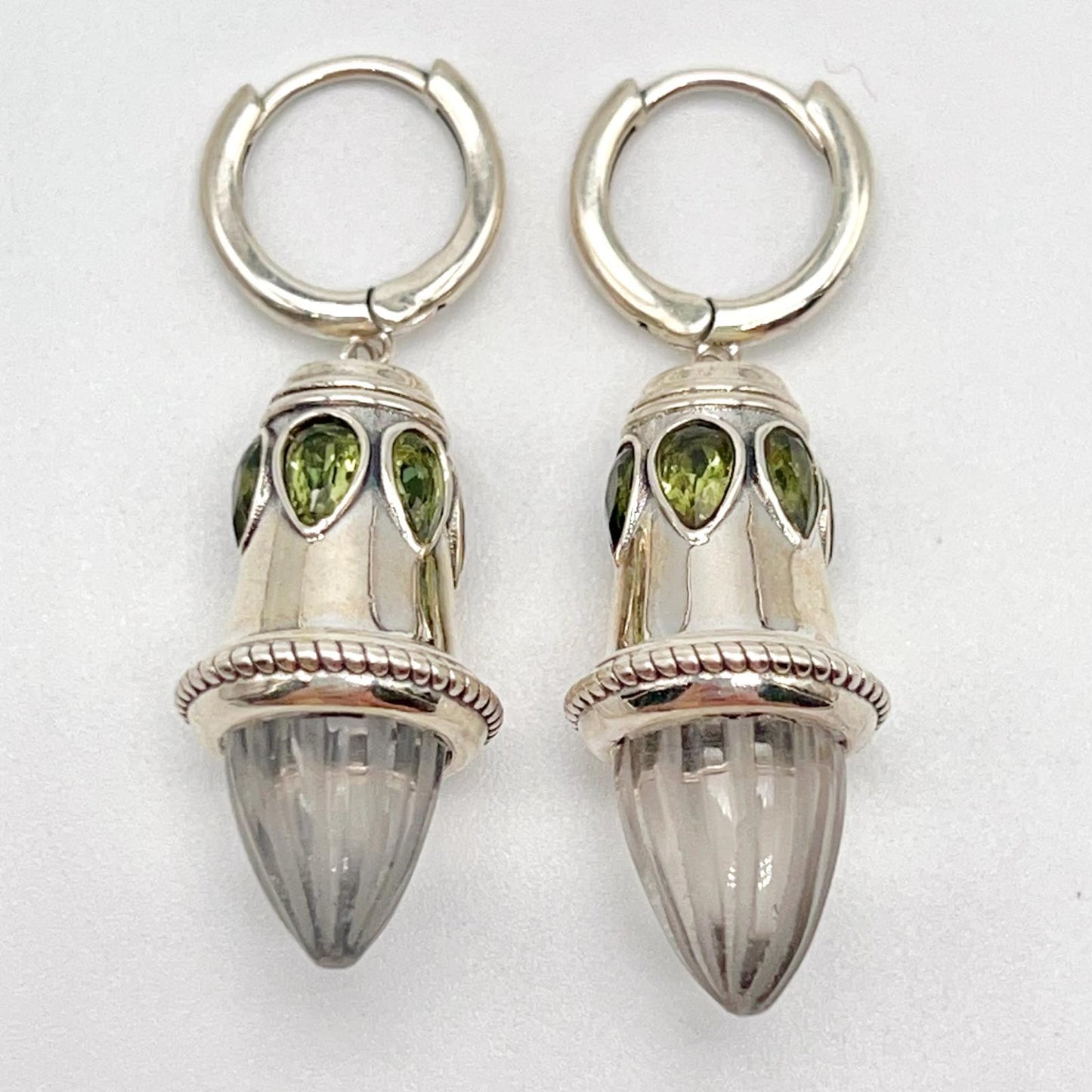 Retro Wind . Earring of Quartz in Bullet Shape with Peridot in Silver 925