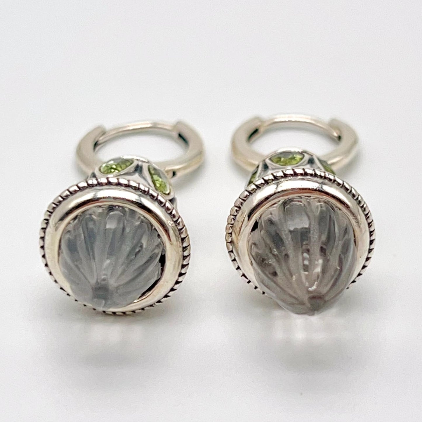 Retro Wind . Earring of Quartz in Bullet Shape with Peridot in Silver 925